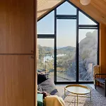 Architect-designed Gem With Views Of Kistefjellet Feriehus Nesvag