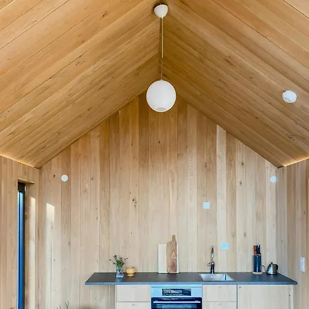 Vakantiehuis Architect-designed Gem With Views Of Kistefjellet Nesvag