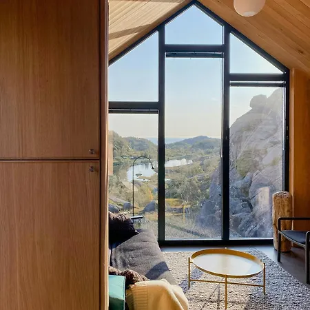 Architect-designed Gem With Views Of Kistefjellet Vakantiehuis Nesvag
