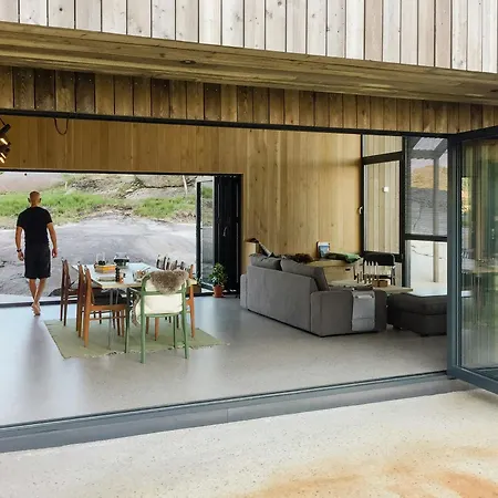 Vakantiehuis Architect-designed Gem With Views Of Kistefjellet Nesvag