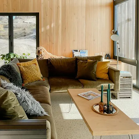 Architect-designed Gem With Views Of Kistefjellet Vakantiehuis Nesvag
