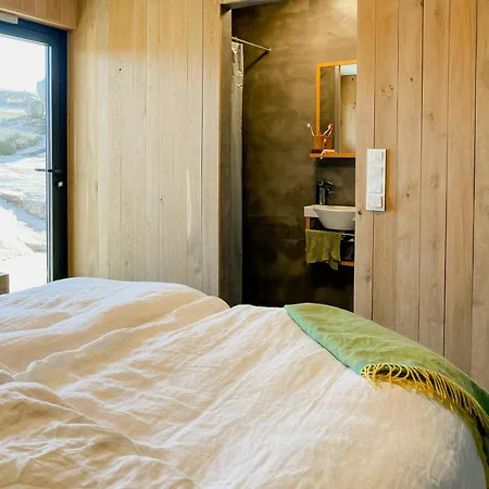 Vakantiehuis Architect-designed Gem With Views Of Kistefjellet Nesvag